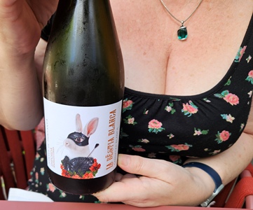 Stephanie de Klerk holding a wine bottle